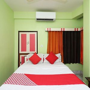 Oyo 12803 Moon Light Hotel